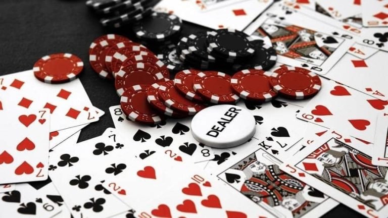 Myanmar Online Slot Games များကစားနေသော ဆွဲဆောင်မှုရှိသော ဂိမ်းစခရင်မြင်ကွင်း